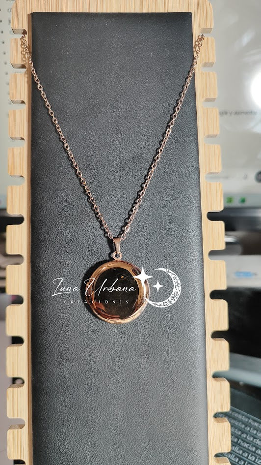 Collar Relicario Redondo Personalizado de Acero Inoxidable